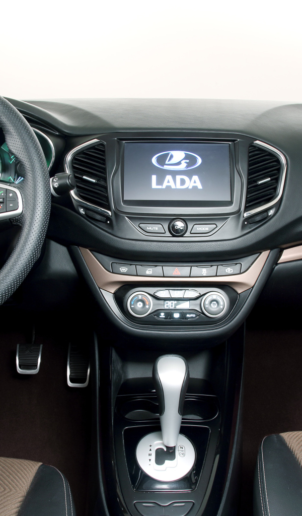 За рулем Лады Веста