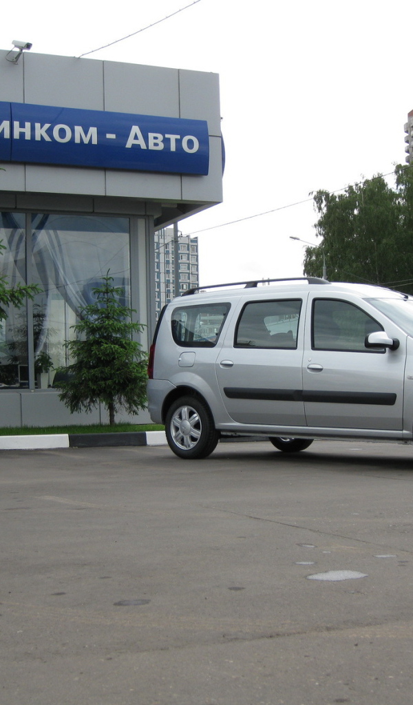 Lada Largus в городе