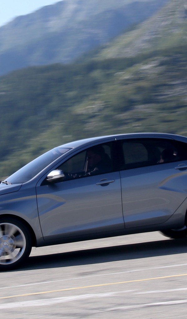 Стремительная Лада Веста