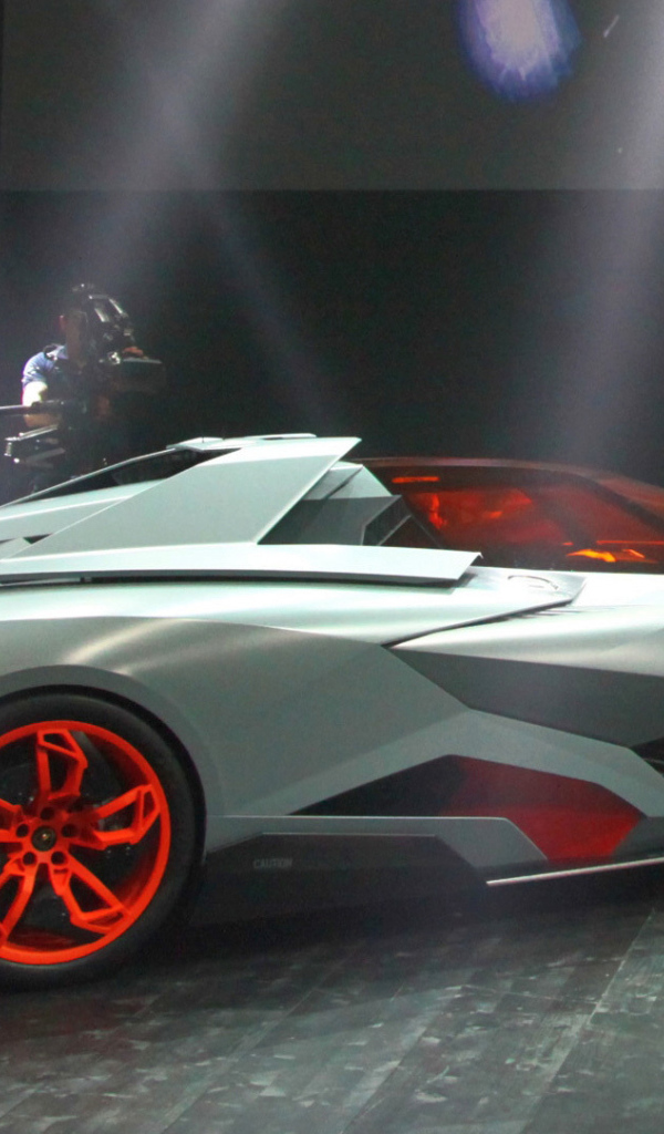 Красивый автомобиль Lamborghini Egoista