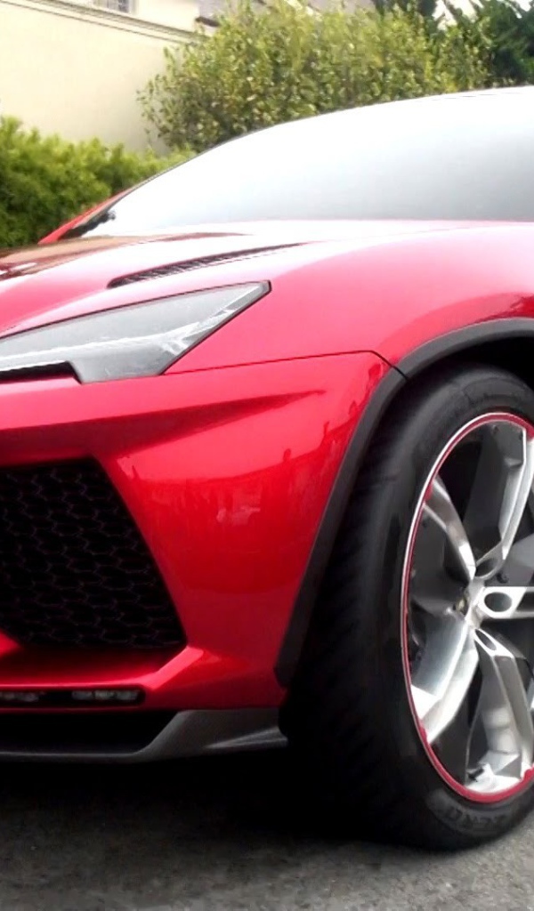 Красивый автомобиль Lamborghini Urus