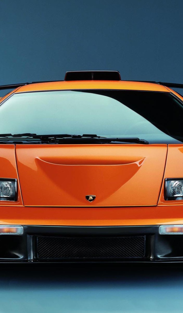 Автомобиль марки Lamborghini модели Diablo