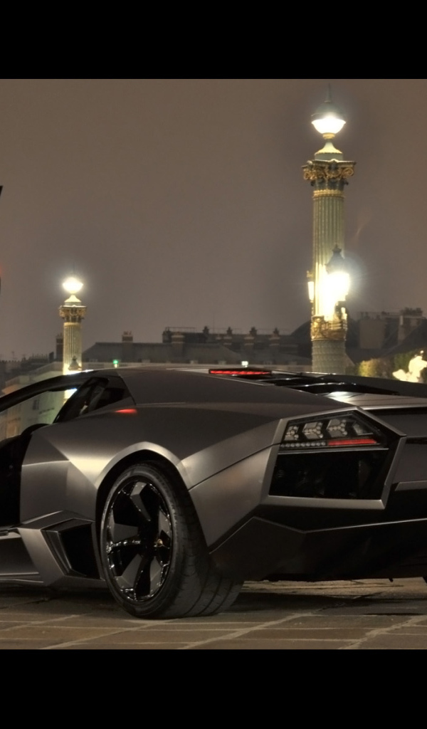 Автомобиль марки Lamborghini модели Reventon