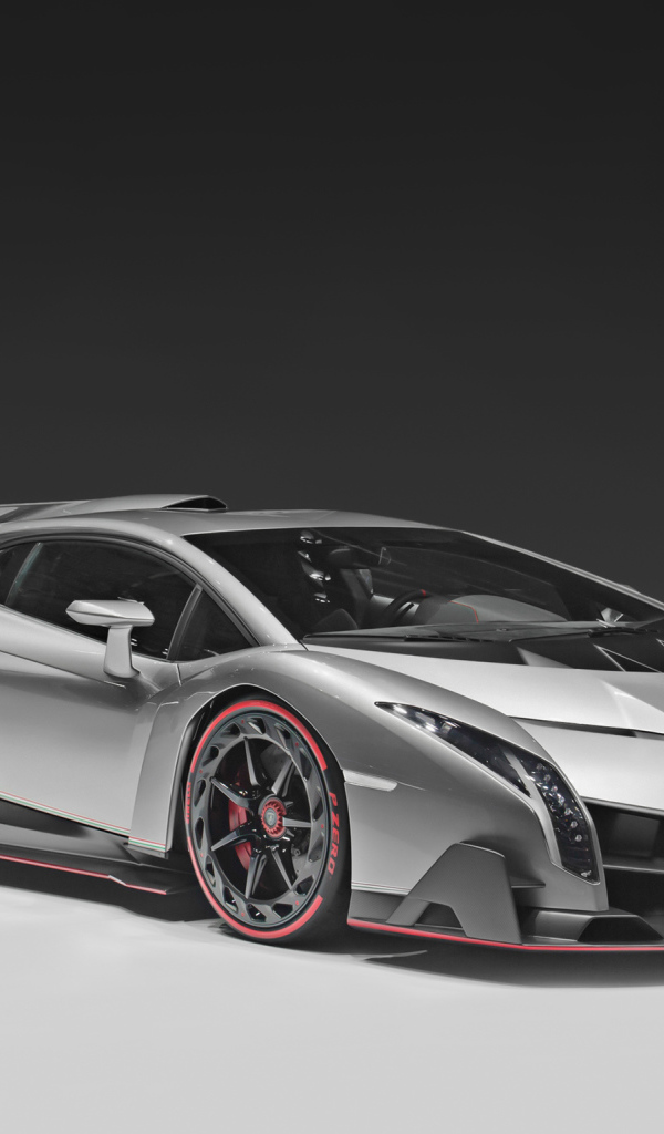 Автомобиль марки Lamborghini модели Veneno