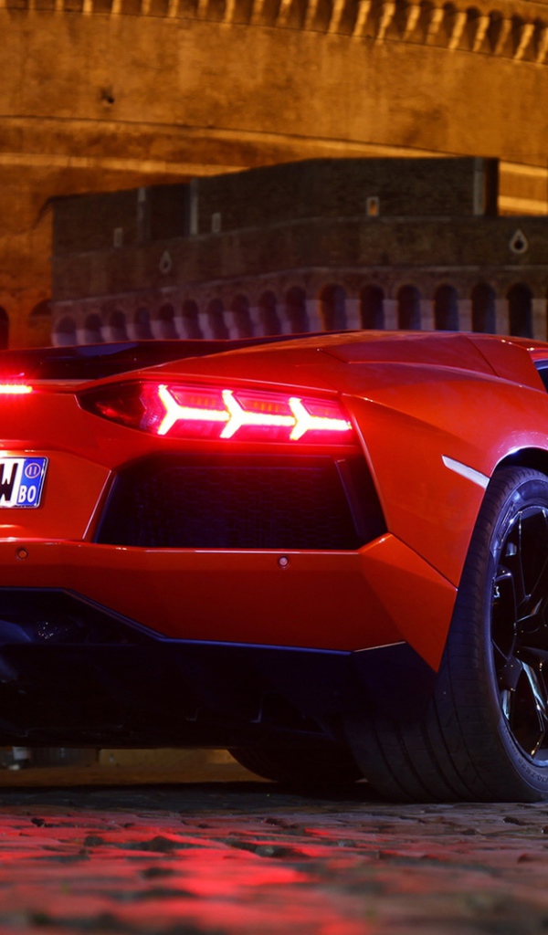Дизайн автомобиля Lamborghini Aventador