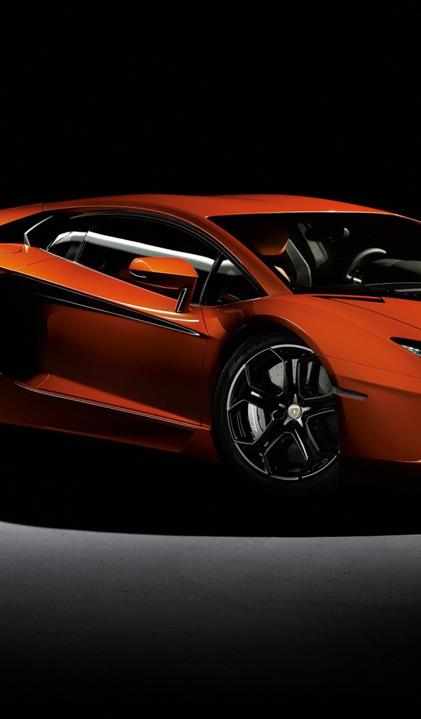 Оранжевый Lamborghini Aventador