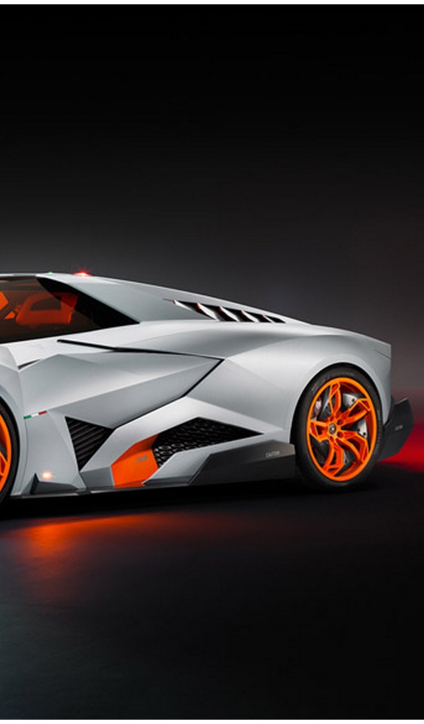 Автомобиль Lamborghini Egoista на дороге