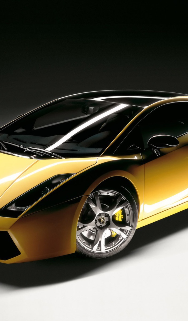 Желтый Lamborghini gallardo