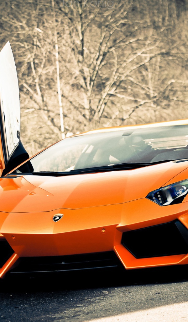 Супер автомобиль Lamborghini Aventador