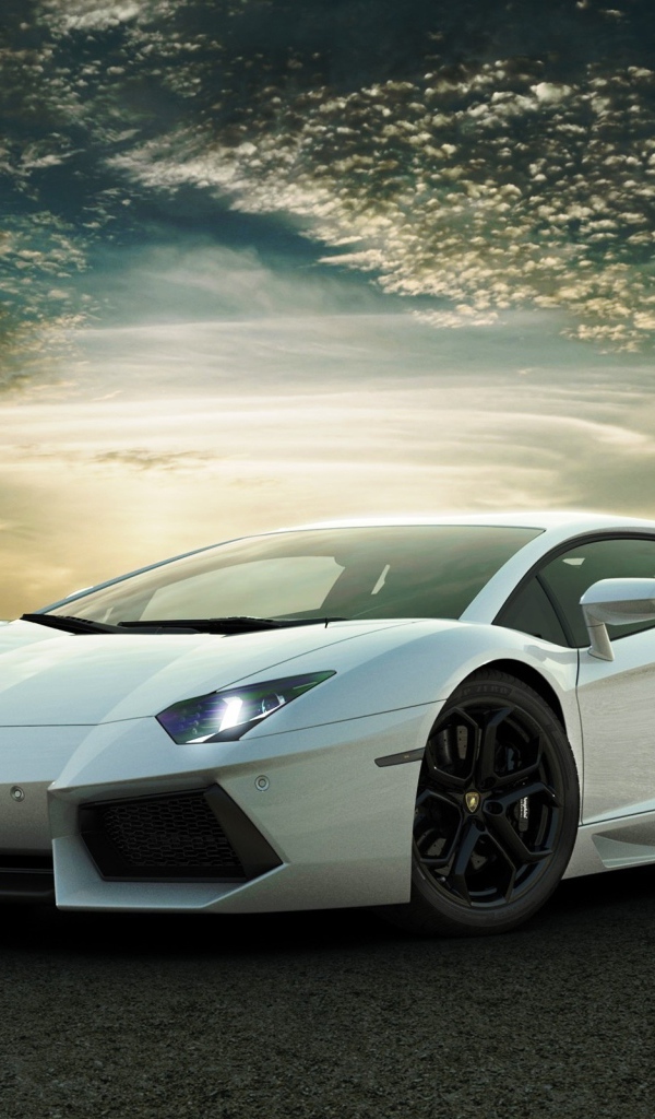 Белый Lamborghini Aventador