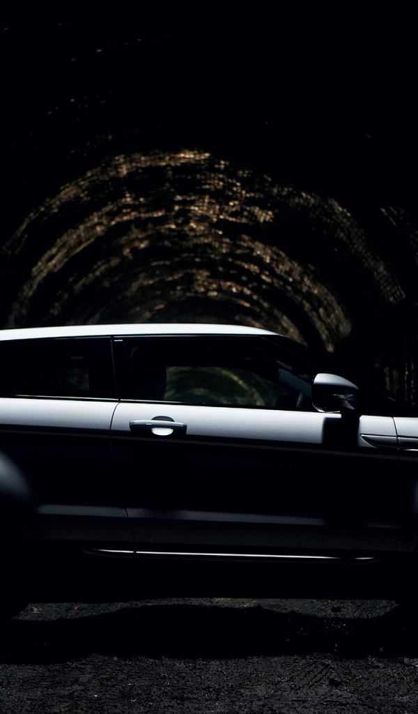 Красивый автомобиль Land Rover A8 в Москве