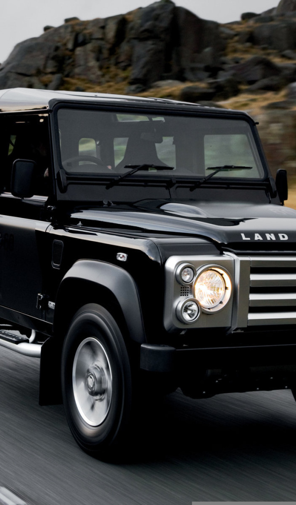  Красивый автомобиль Land Rover Defender в Москве