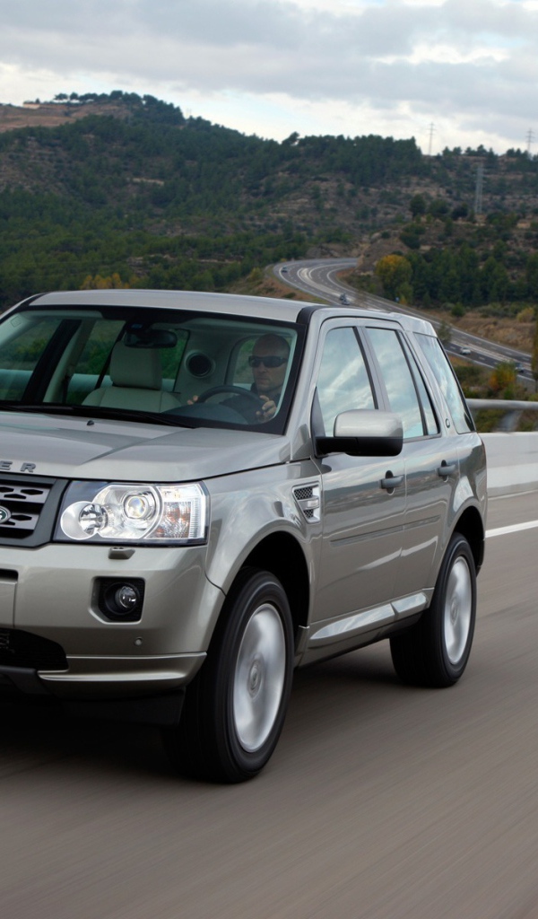 Красивый автомобиль Land Rover Freelander 2 в Москве