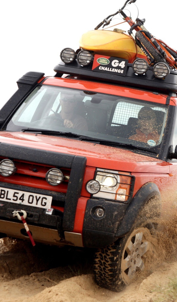 Надежная машина Land Rover Defender