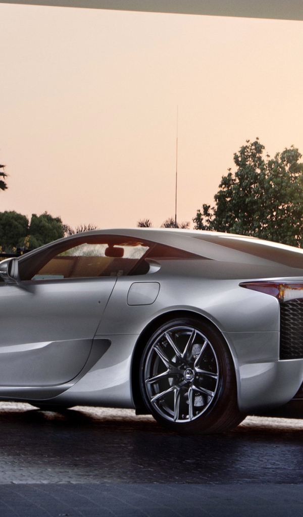 Серебристый Лексус