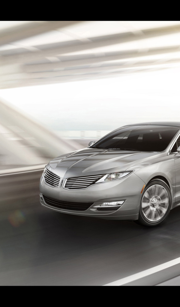 Красивый автомобиль Lincoln MKZ