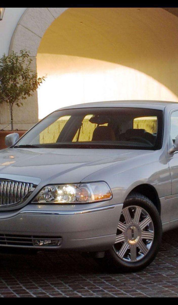 Дизайн автомобиля Lincoln Town Car