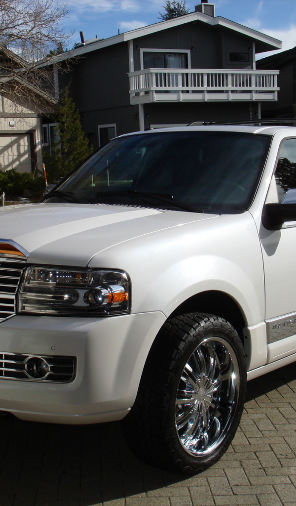 Новый автомобиль Lincoln Navigator 2014