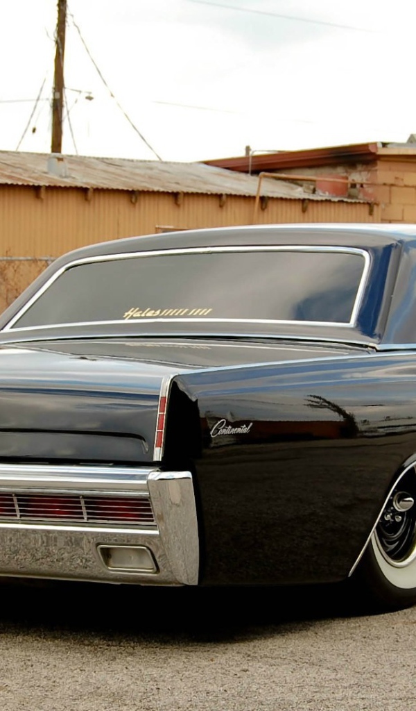 Новая машина Lincoln Continental