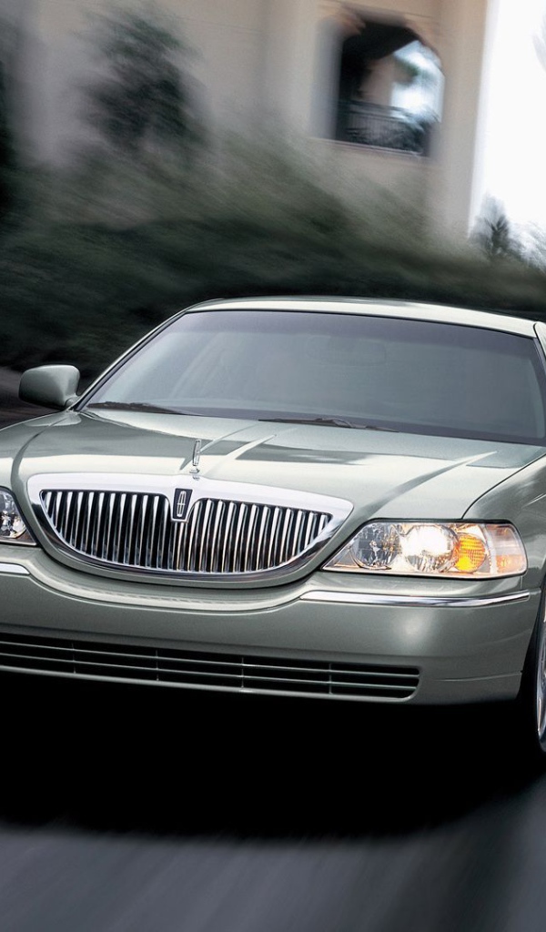 Новый автомобиль Lincoln Town Car