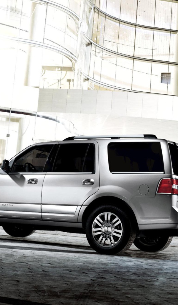 Надежный автомобиль Lincoln Navigator 2014