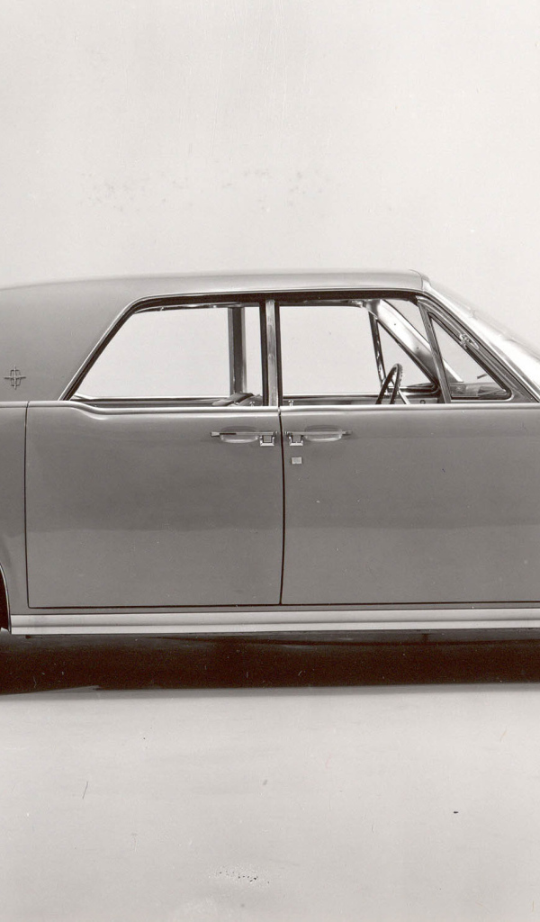 Надежный автомобиль Lincoln Continental
