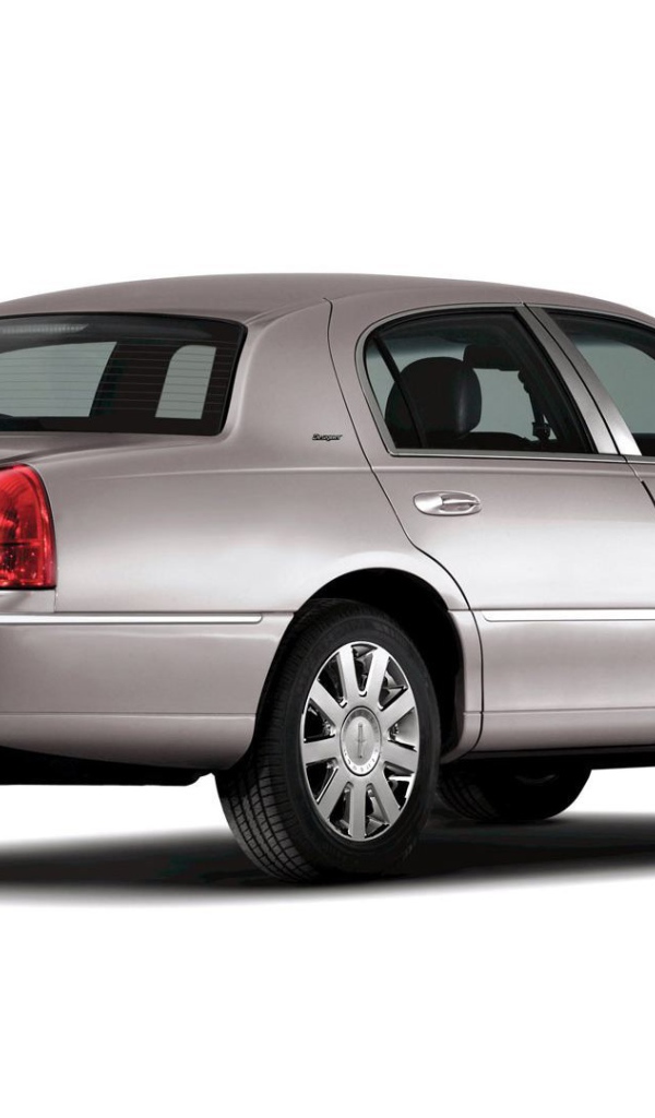 Новая машина Lincoln Town Car