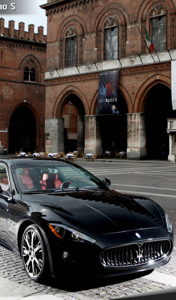 Красивый автомобиль Maserati Granturismo
