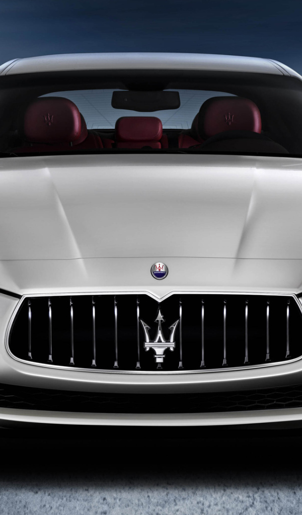 Автомобиль марки Maserati модели Ghibli