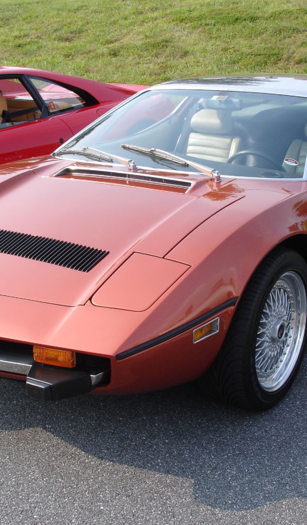 Автомобиль марки Maserati модели Indy