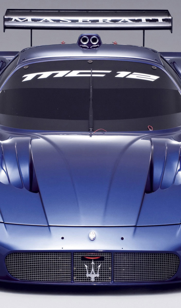 Автомобиль марки Maserati модели MC12