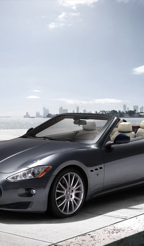 Автомобиль Maserati grancabrio