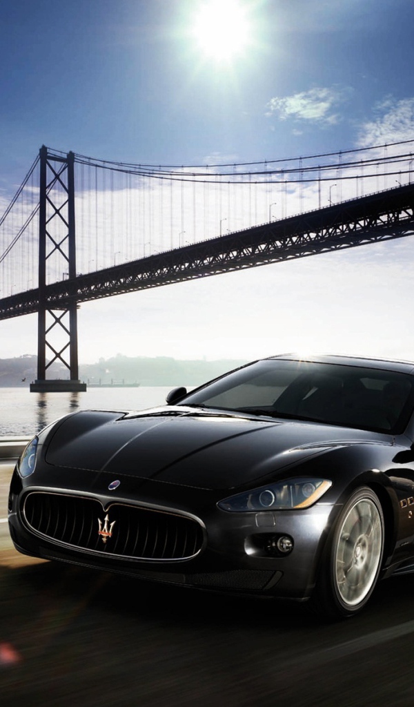 Машина Maserati granturismo