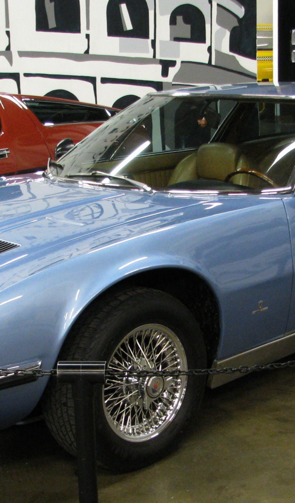 Надежный автомобиль Maserati Indy