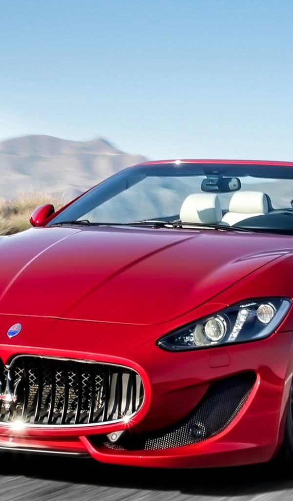 Красный спортивный Мазерати
