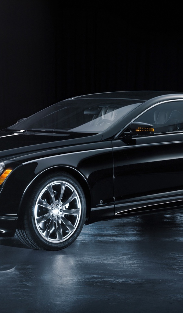 Красивый автомобиль Maybach  57