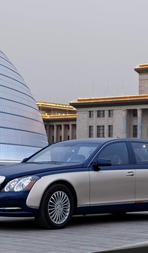 Красивый автомобиль Maybach  62s в Москве