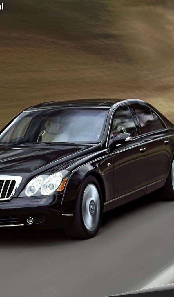 Автомобиль Maybach  57 на дороге
