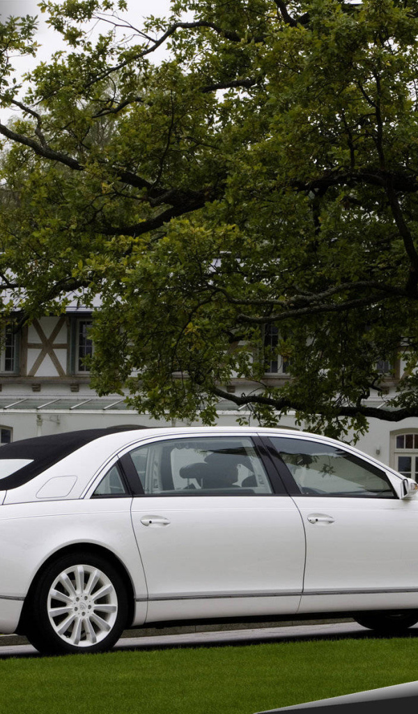 Автомобиль марки Maybach модели Landaulet