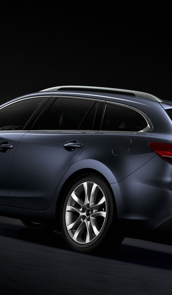 Автомобиль марки Mazda модели 6