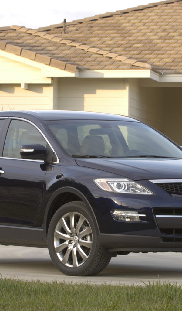 Автомобиль марки Mazda модели CX 9