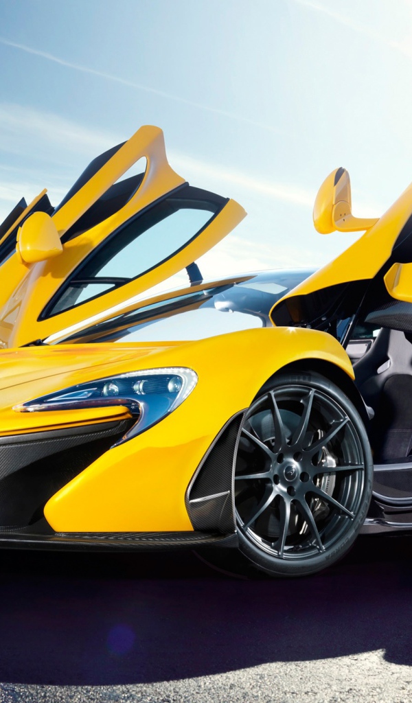 Желтый McLaren P1