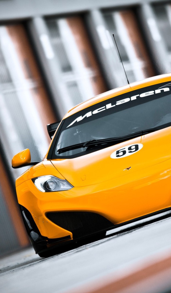 Оранжевый Mclaren mp4
