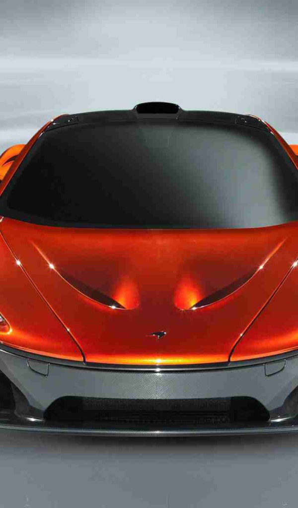 Автомобиль марки McLaren модели P1 2014