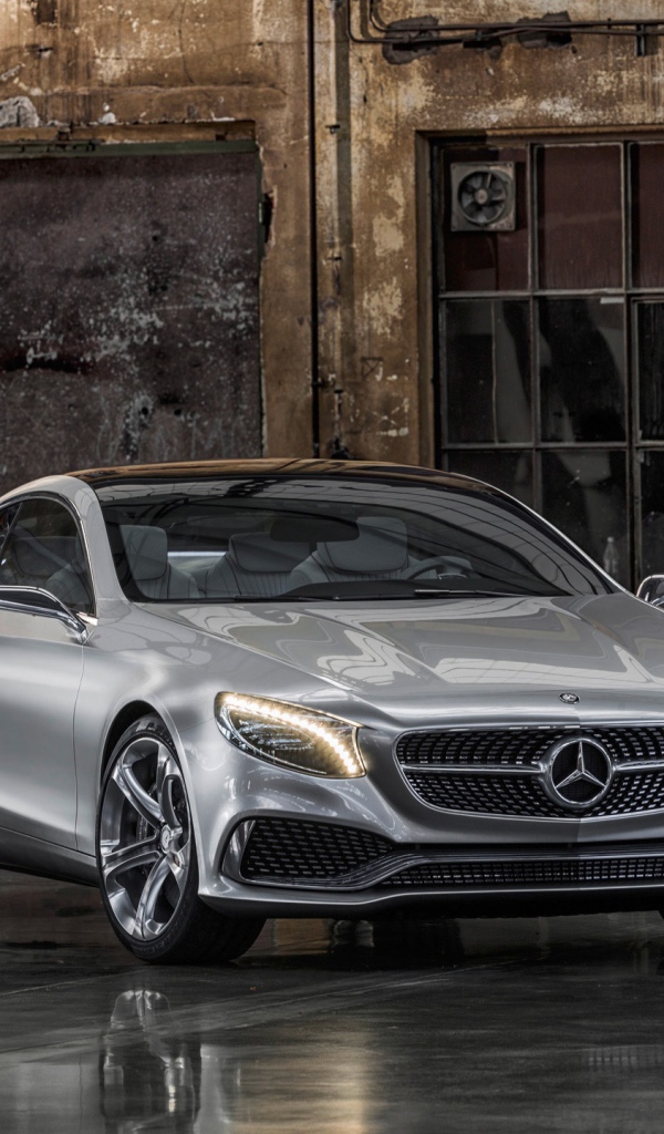 Роскошный Mercedes Benz S Class купе