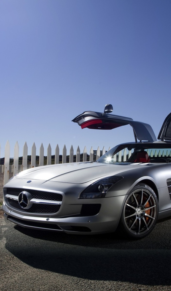 Мерседес AMG у маяка