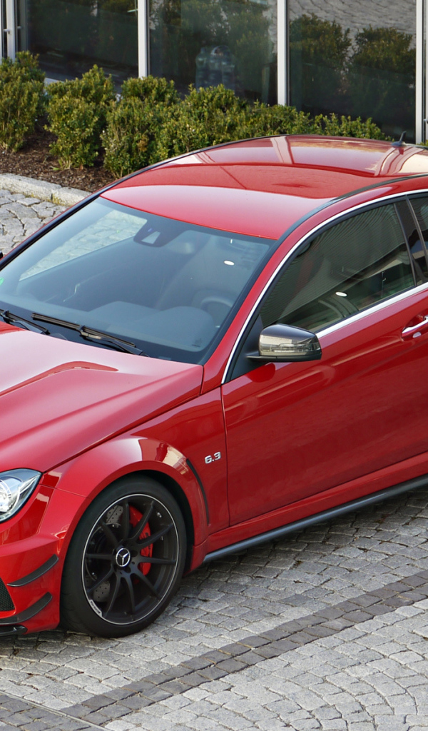 Красный мерседес