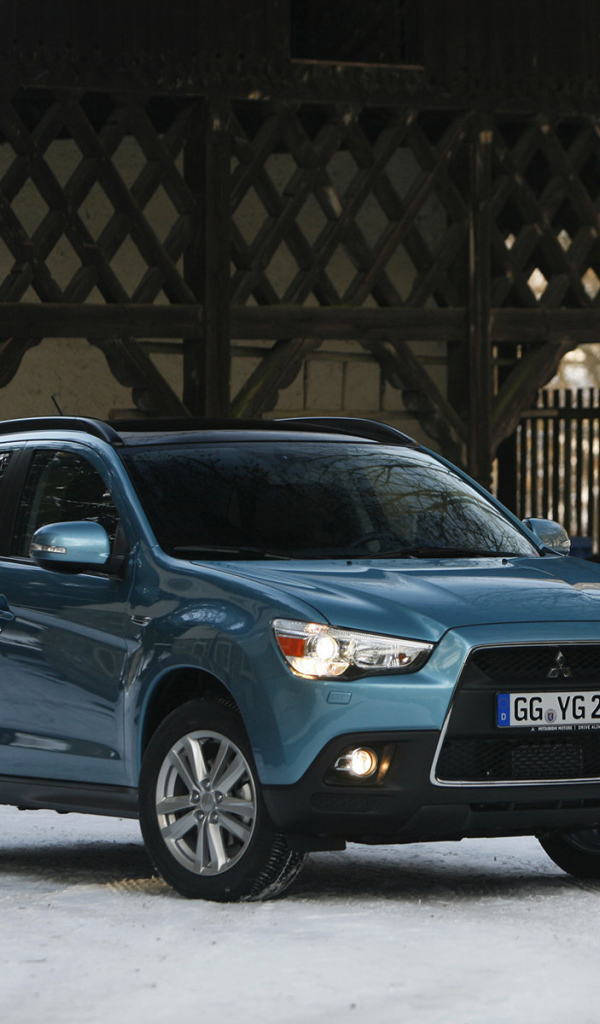 Красивый автомобиль Mitsubishi ASX