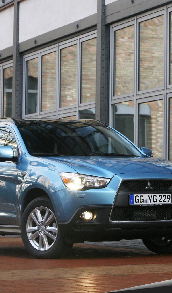 Красивый автомобиль Mitsubishi ASX в Москве