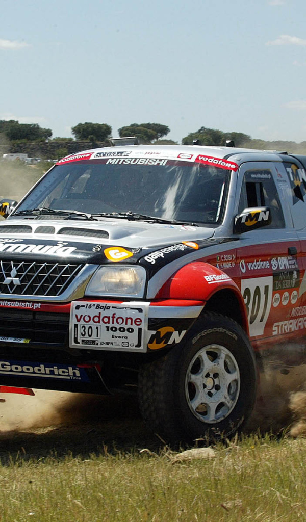 Красивый автомобиль Mitsubishi L200 в Москве